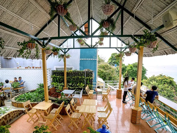 Thi công sân vườn café