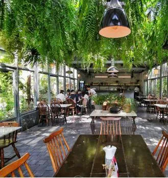 Thi công sân vườn café
