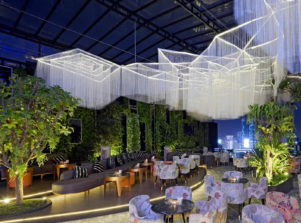 Thi công vườn tường đứng bar - Mixx Sky Garden