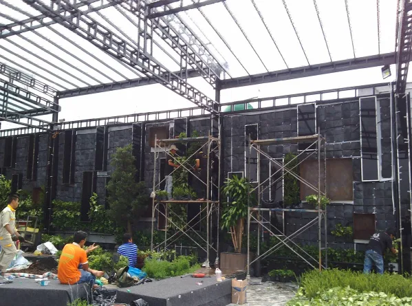 Thi công vườn tường đứng bar - Mixx Sky Garden