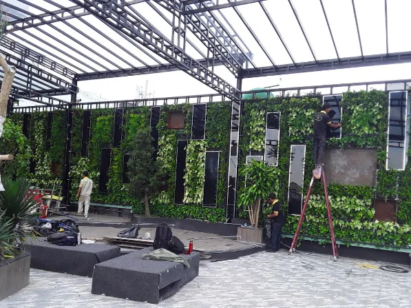 Thi công vườn tường đứng bar - Mixx Sky Garden