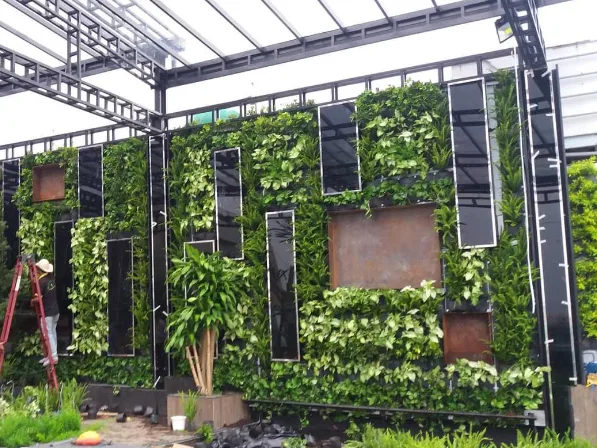 Thi công vườn tường đứng bar - Mixx Sky Garden