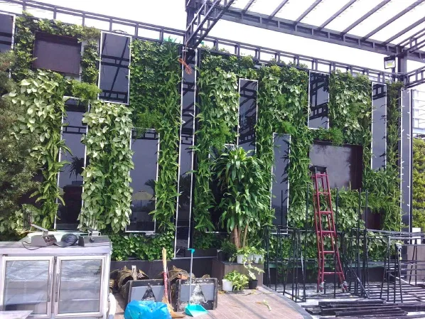 Thi công vườn tường đứng bar - Mixx Sky Garden
