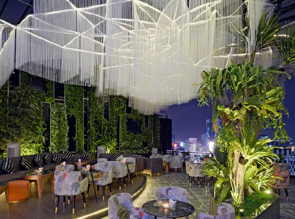 Thi công vườn tường đứng bar - Mixx Sky Garden