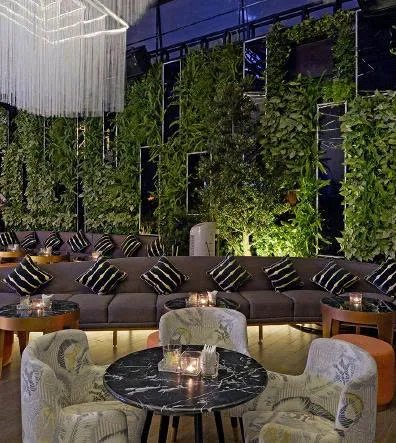 Thi công vườn tường đứng bar - Mixx Sky Garden