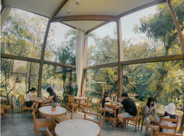 Thiết kế sân vườn quán café