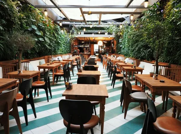 Thiết kế sân vườn quán café
