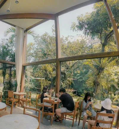 Thiết kế sân vườn quán café