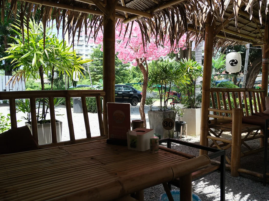 Sân vườn quán cafe